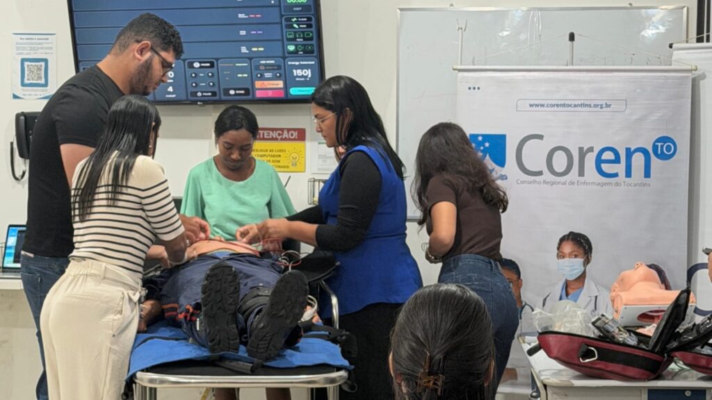 Realizada em parceria com o Coren-TO, a capacitação em Suporte Básico e Avançado de Vida garante atuação mais segura e qualificada das equipes em situações de emergência. (Foto: Divulgação)