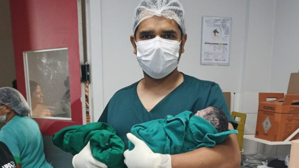O caso extraordinário emocionou a equipe de plantão da UPA de Araguaína. Mãe e recém-nascidos foram encaminhados ao Hospital Dom Orione com saúde e total segurança. (Foto: Divulgação)