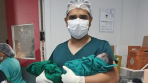 O caso extraordinário emocionou a equipe de plantão da UPA de Araguaína. Mãe e recém-nascidos foram encaminhados ao Hospital Dom Orione com saúde e total segurança. (Foto: Divulgação)